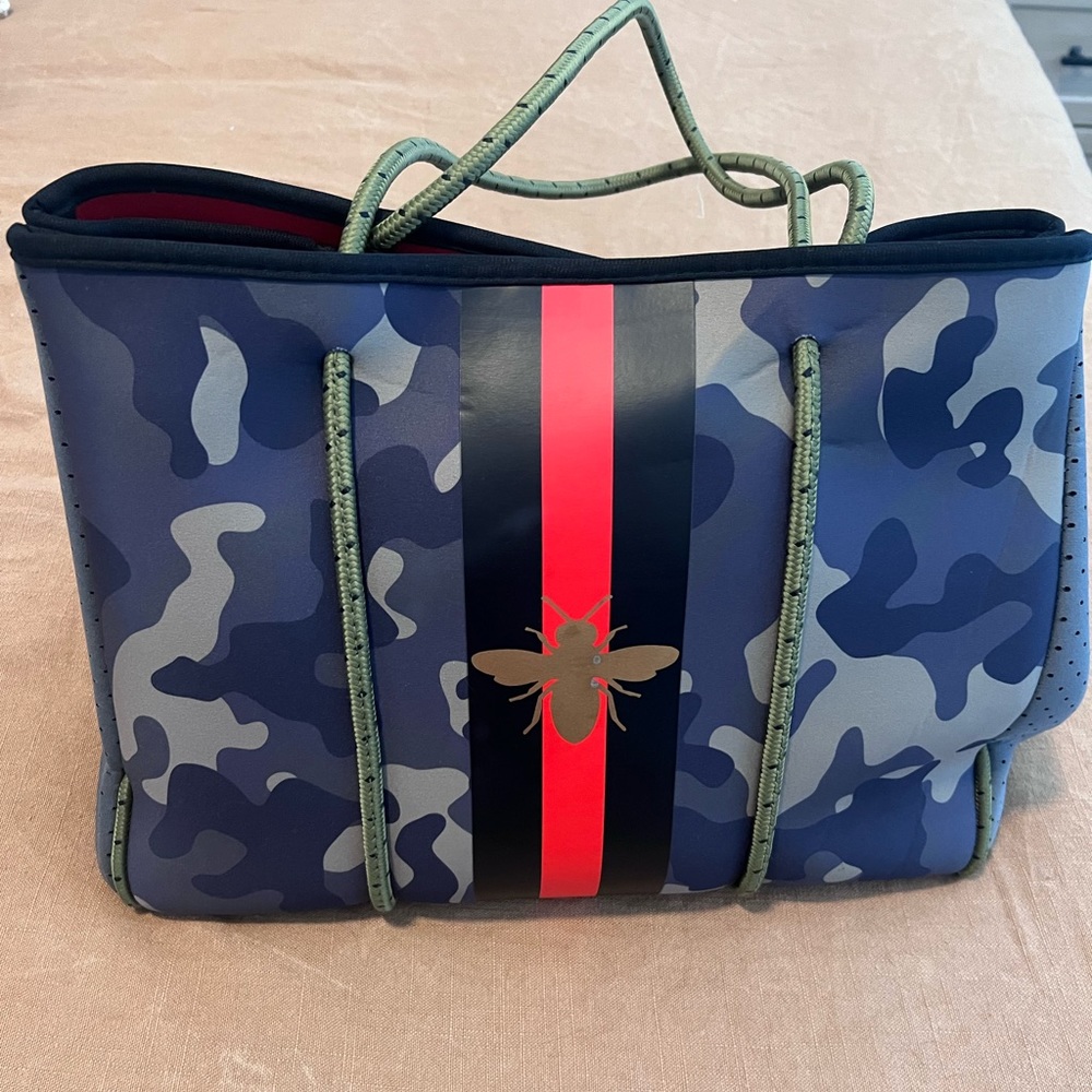 Parker & Hyde Neoprene Camo Bee Bag